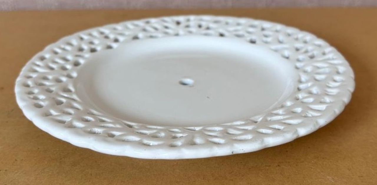 Pratos Branco (Locação) - Beca Decorações
