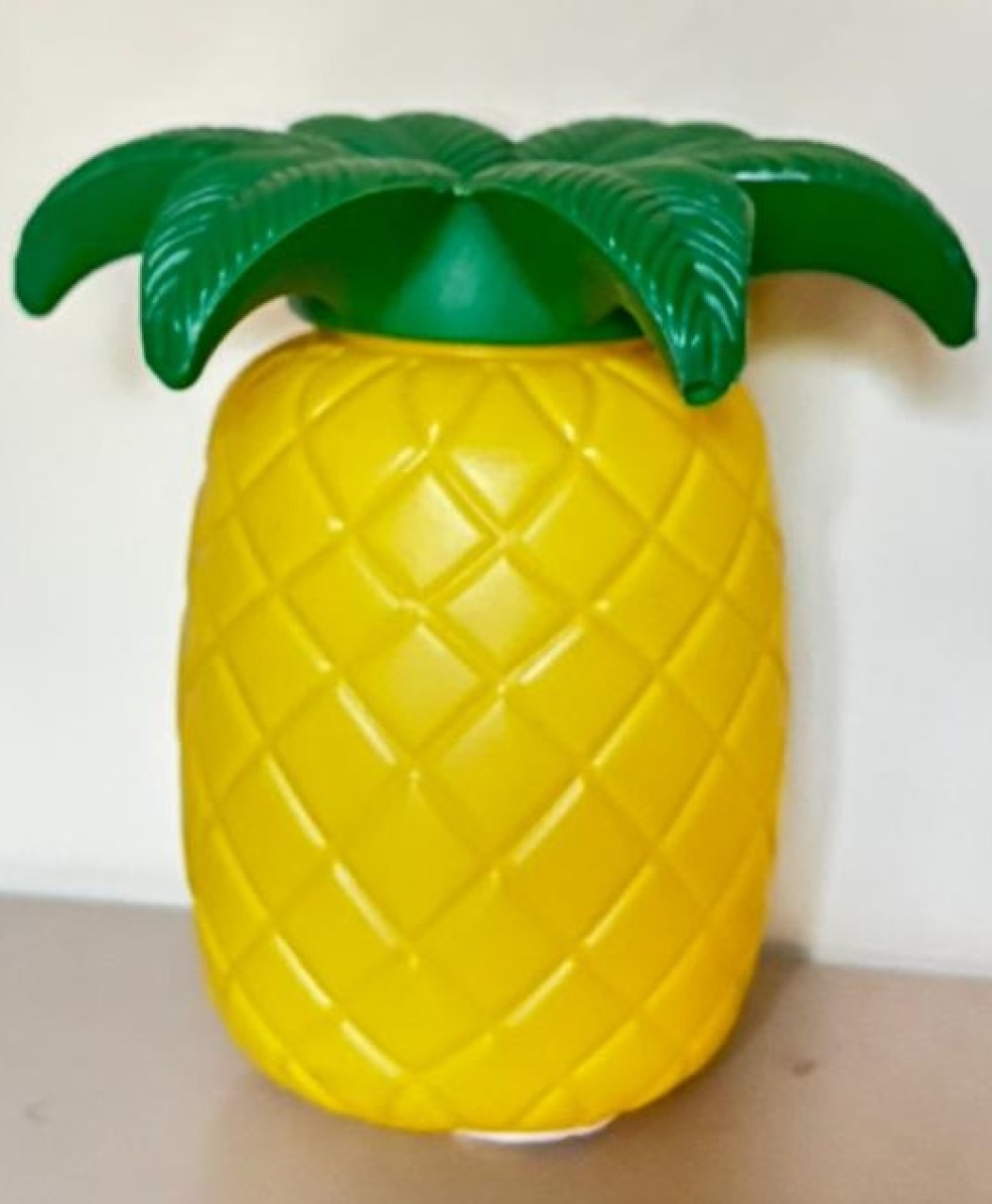 Abacaxi Decorativo (Locação) - Beca Decorações