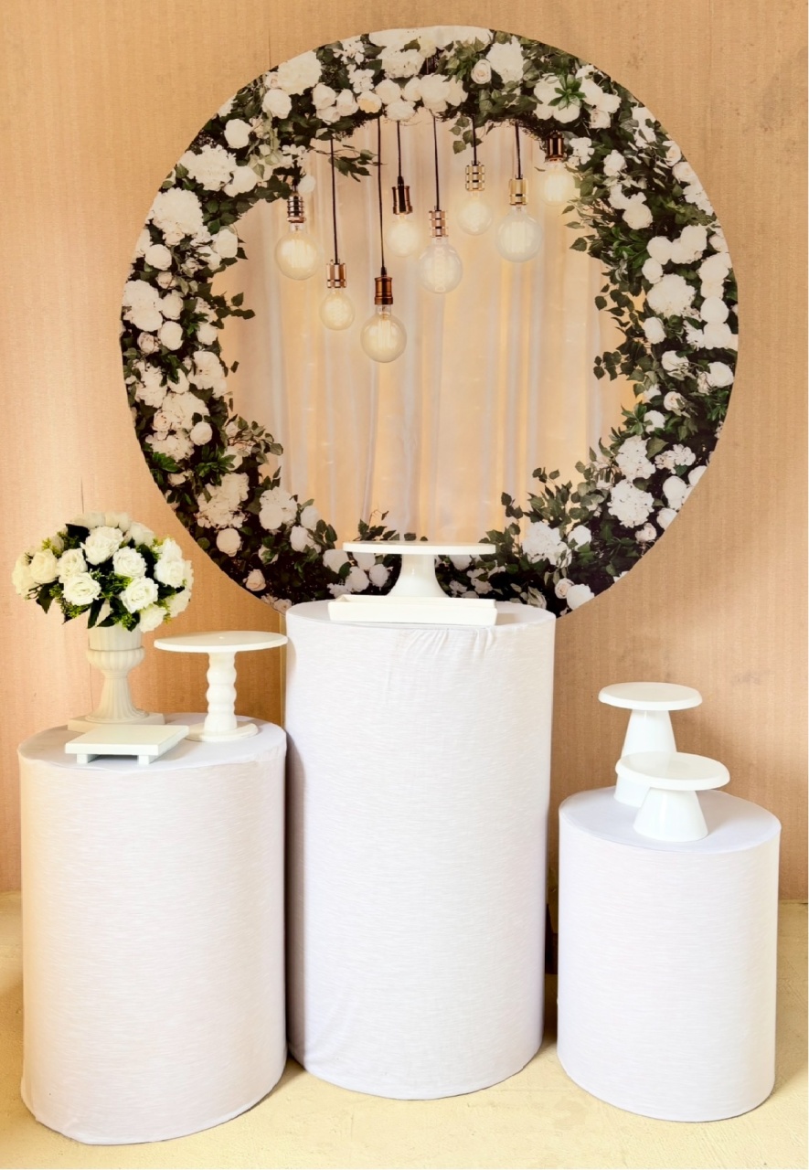 Luzes E Flores - Casamento  - Beca Decorações