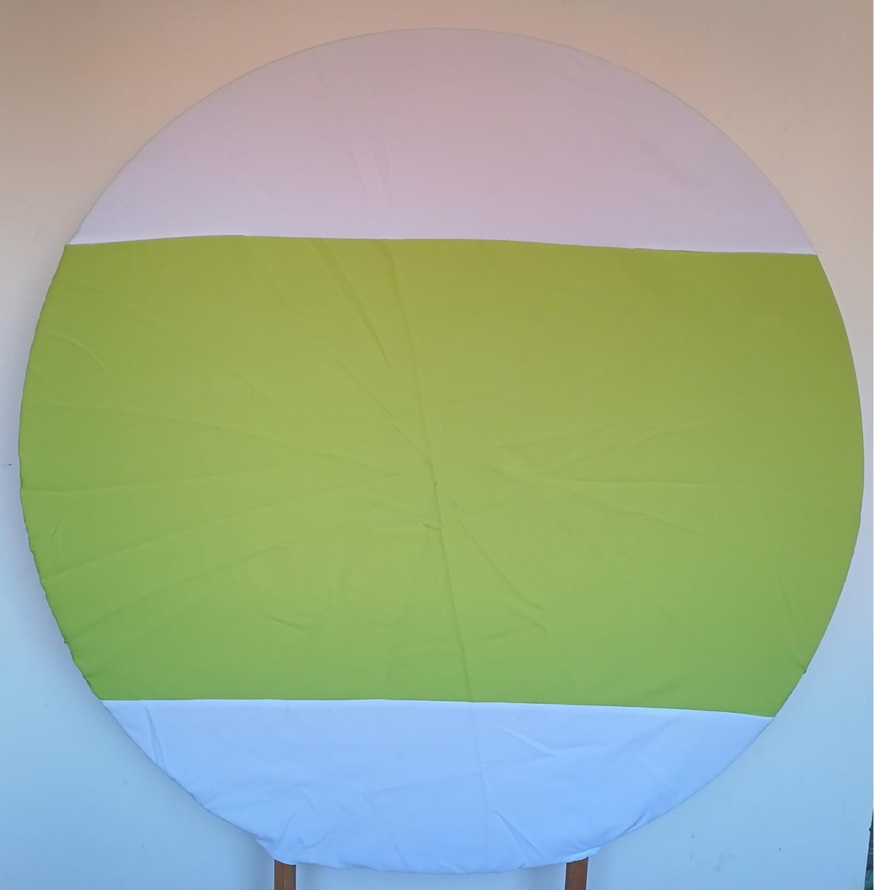 Painel Redondo Branco E Verde (Locação) - Beca Decorações