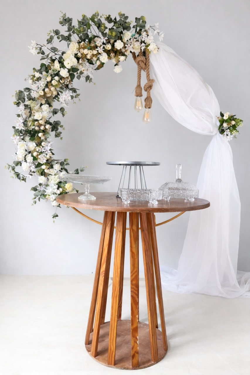 Branco Com Voil E Mesa Cone - Beca Decorações