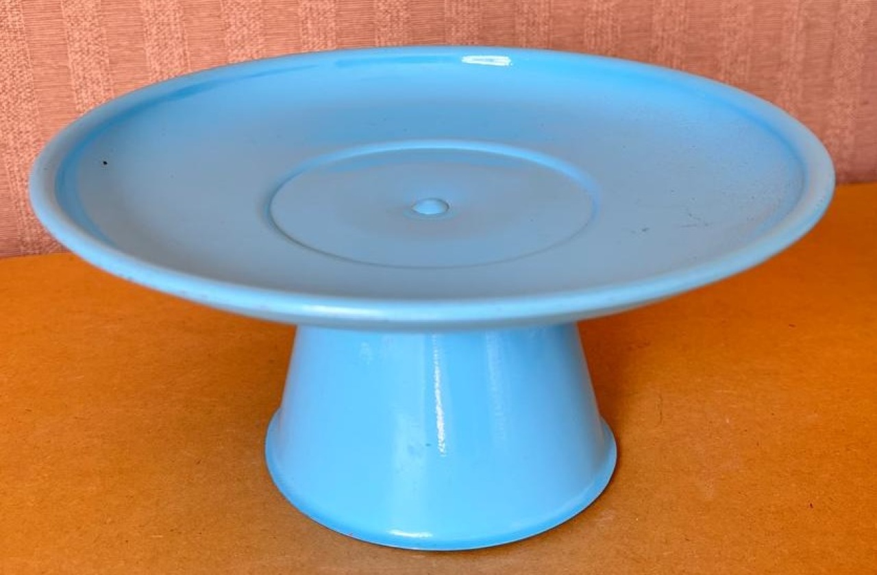 Bandeja Redonda Ferro Azul Chiclete Gg (Locação) - Beca Decorações