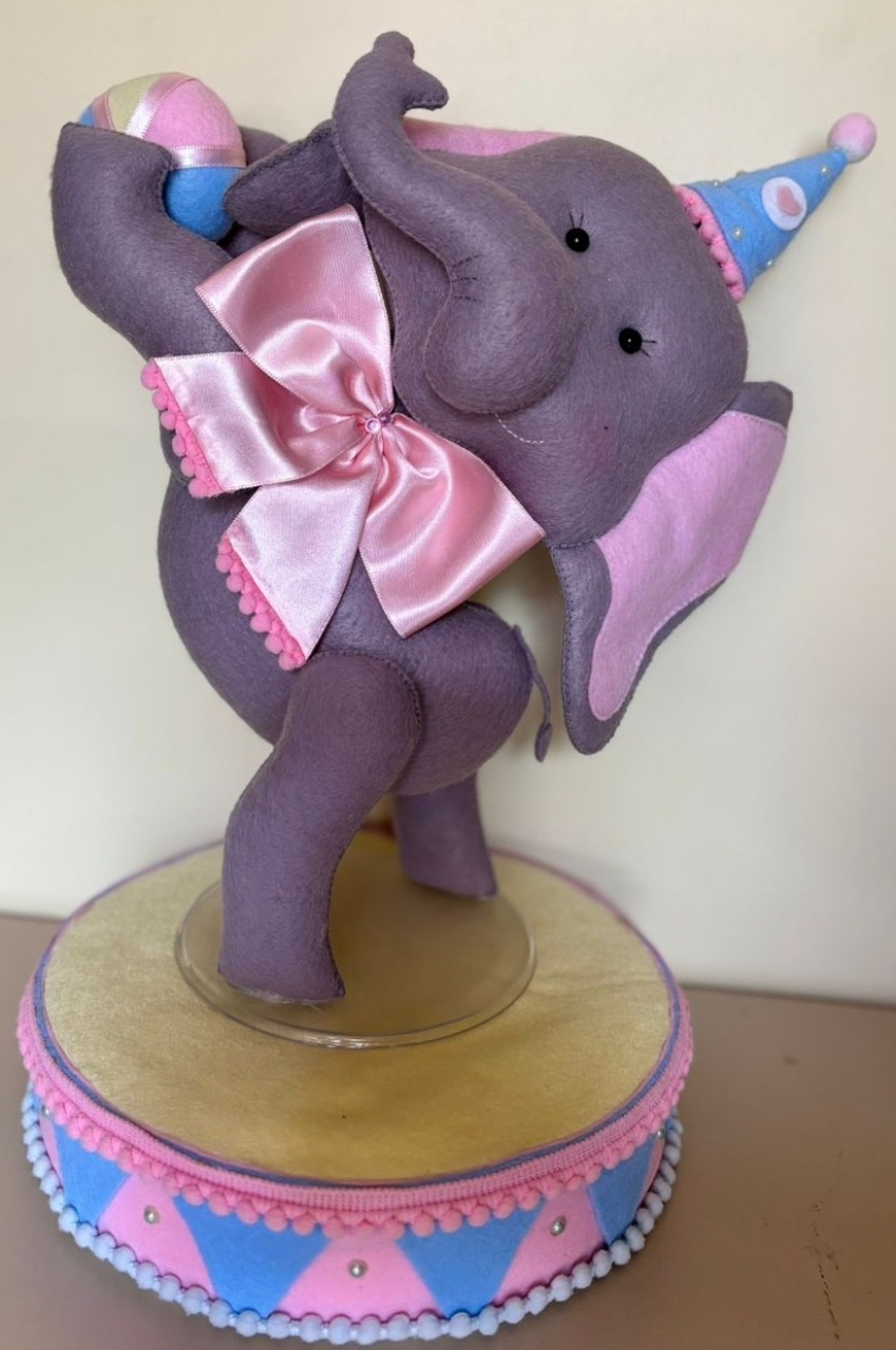 Feltro Elefante Com Base (Locação) - Beca Decorações