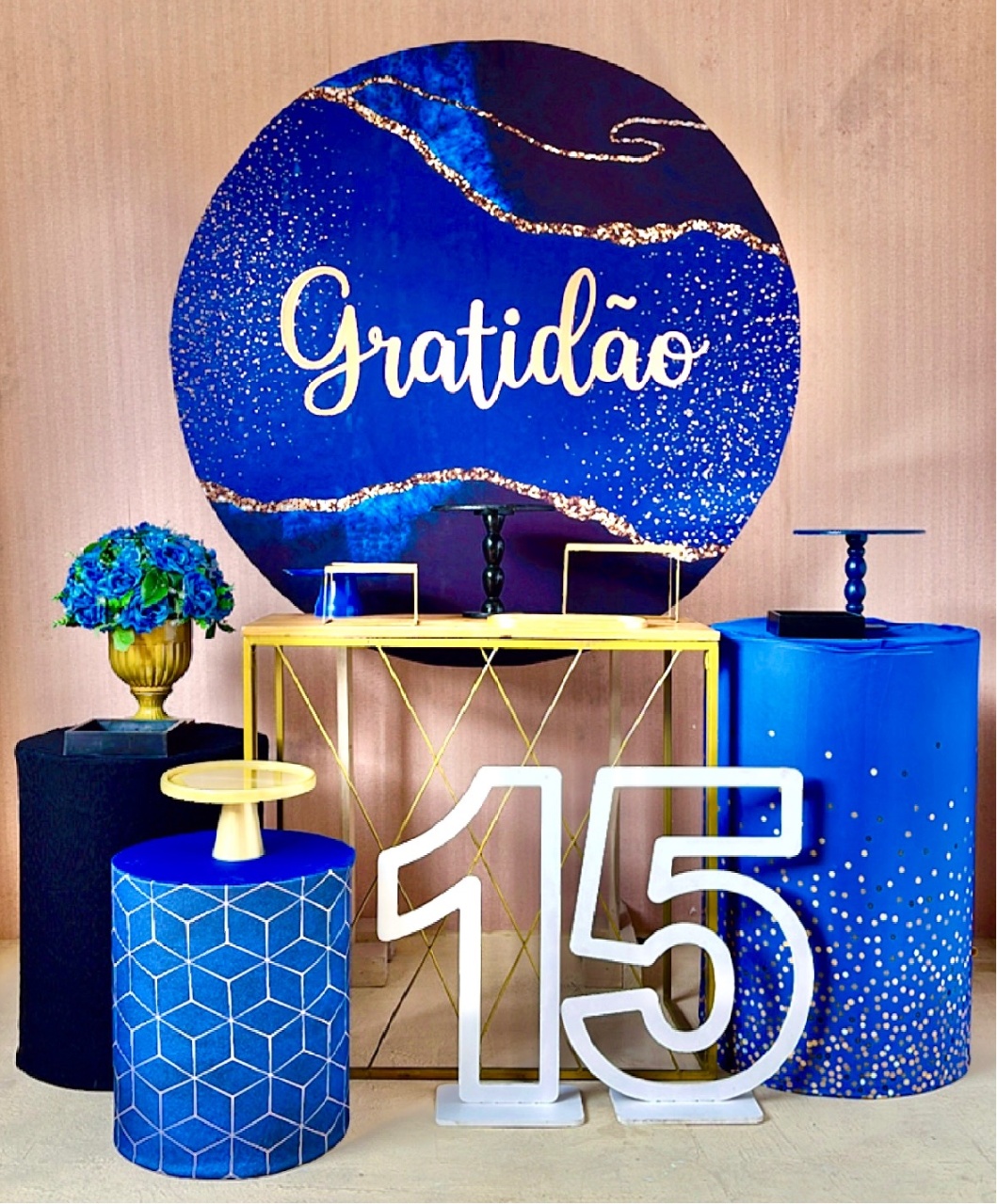Gratidão Azul 15 Anos (Composição)  - Beca Decorações