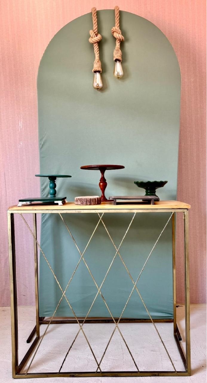 Verde Romano Com Mesa de Ferro  - Beca Decorações
