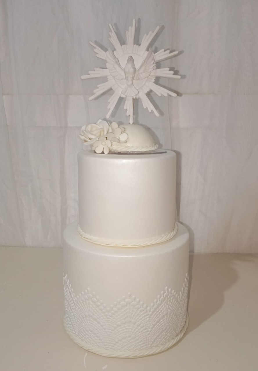 Bolo Fake Batizado / Casamento / Noivado - Bonequinha Preta Festas