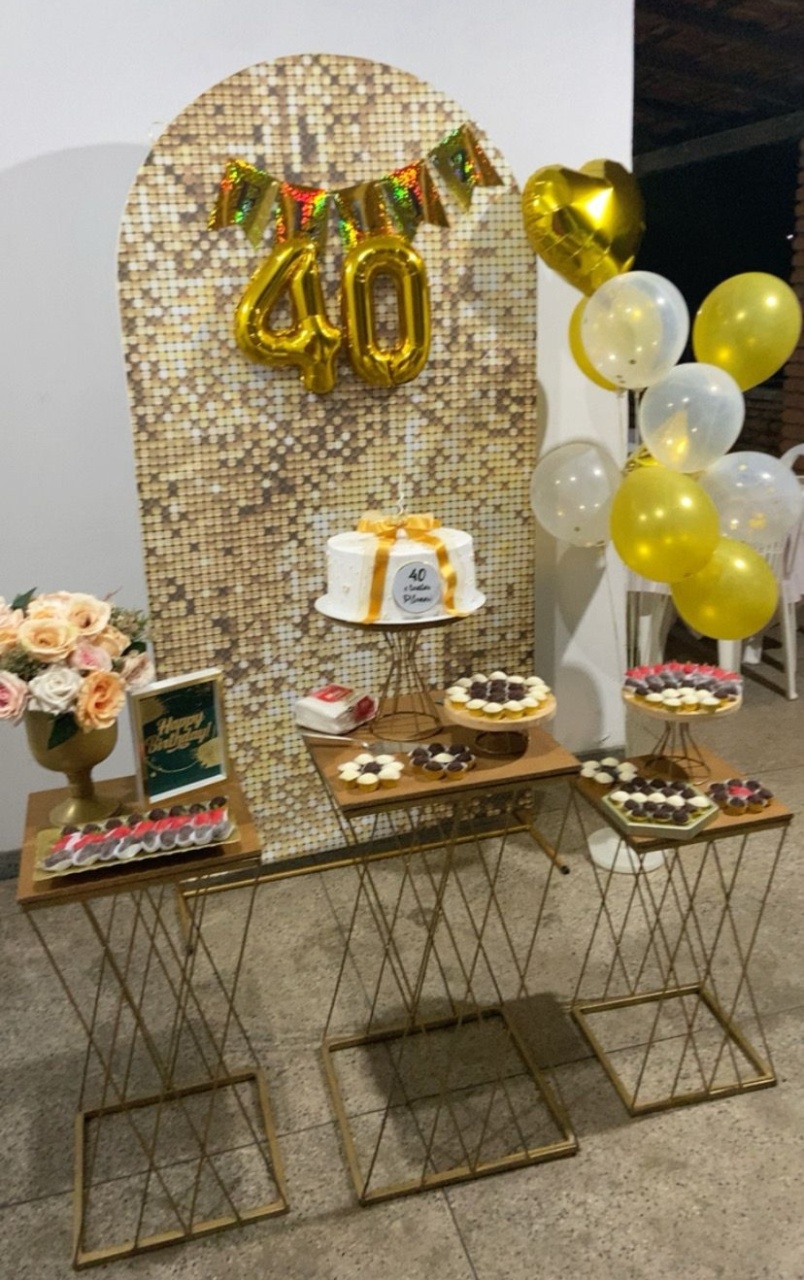 Kit Básico - Painel Romano Dourado - Bonequinha Preta Festas