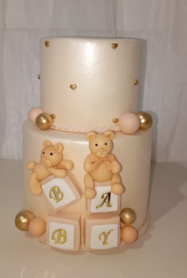 Bolo Fake Batizado / Chá de Bebe / Chá Revelação - Bonequinha Preta Festas