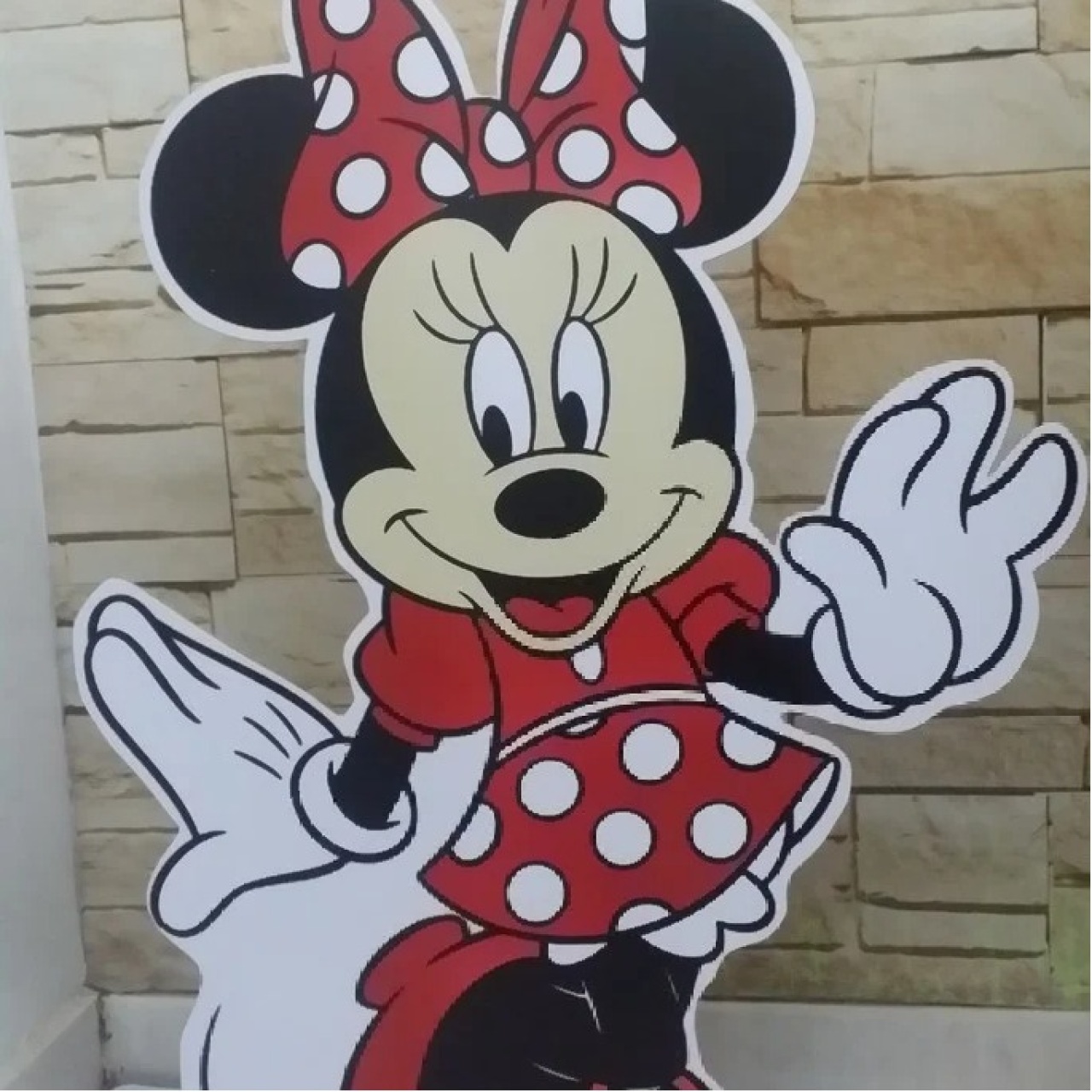 Display de Chão Minnie Vermelha - Bonequinha Preta Festas