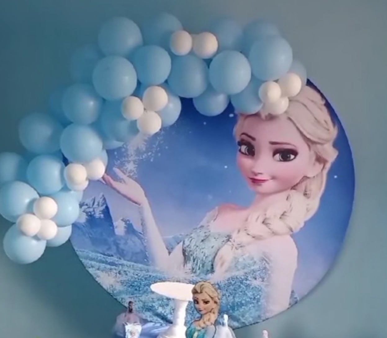 Capa Para Painel Redondo Frozen - 1,5Mt - Bonequinha Preta Festas