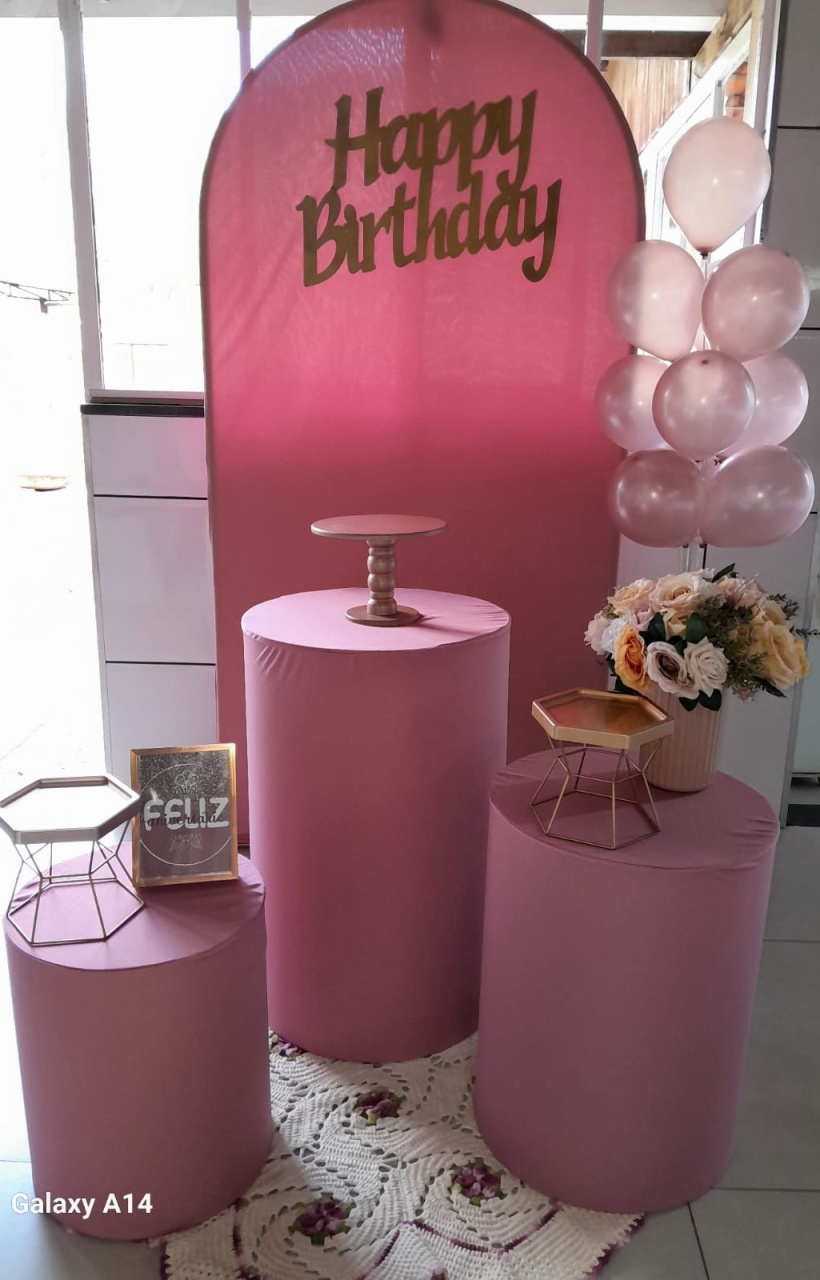 Kit Básico - Happy Birthday Painel Romano Rosé - Bonequinha Preta Festas