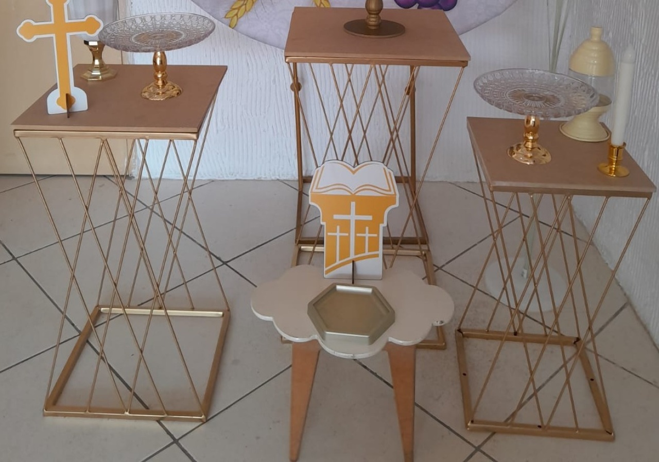 Trio de Mesa de Ferro - Dourada - Bonequinha Preta Festas