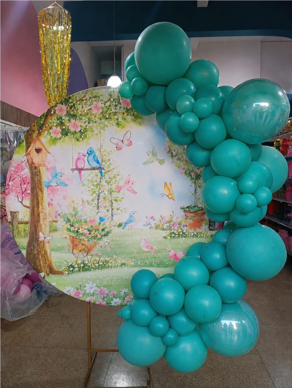 Arco de Balão Orgânico Drive Thru 2 Metros - Cores Tradicionais - Bonequinha Preta Festas