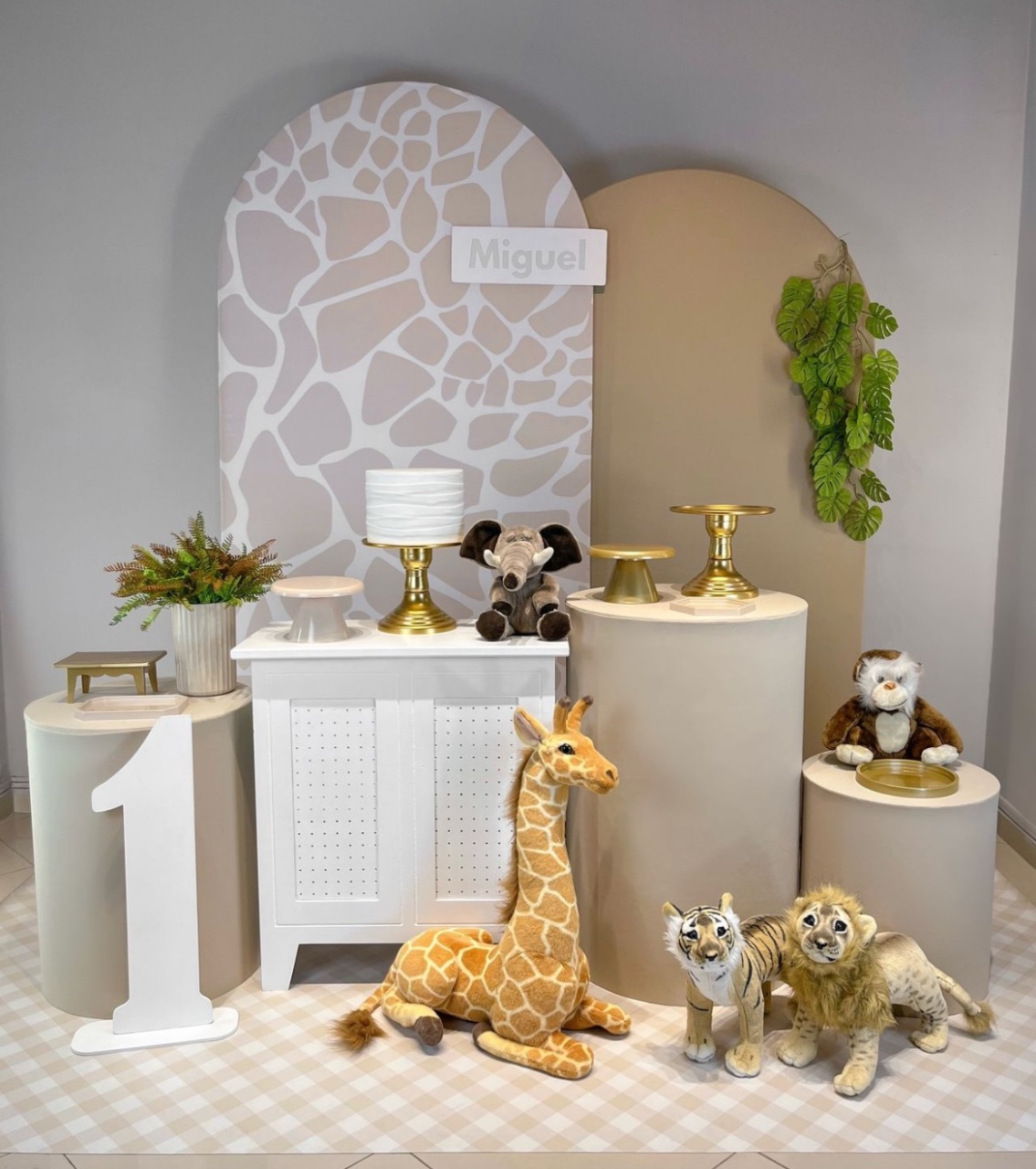 Kit Safari Girafa Romano - Ouro Com Pelucias Realistas - Bolando a Festa