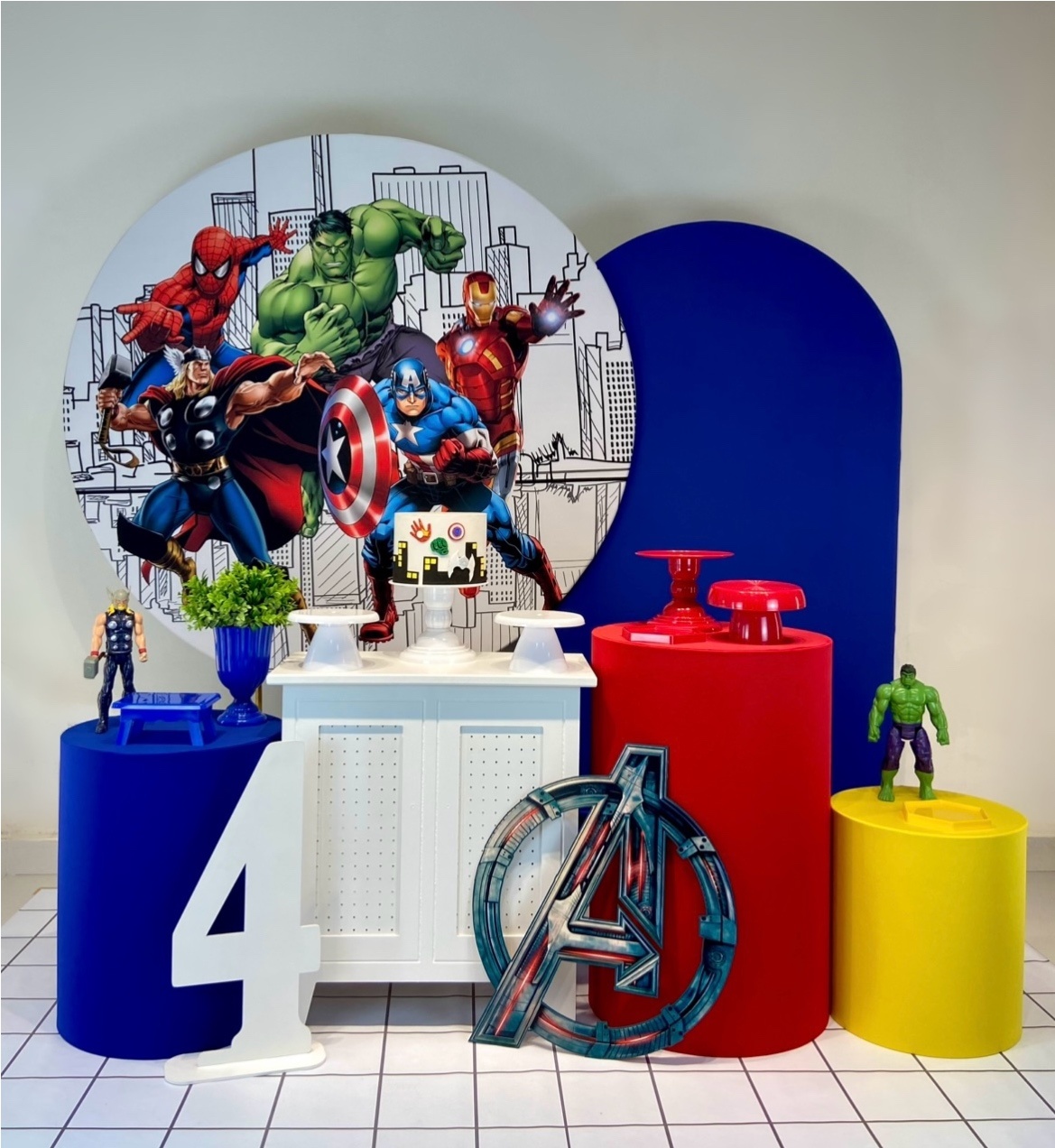 Kit Vingadores 1 - Ouro - Bolando a Festa