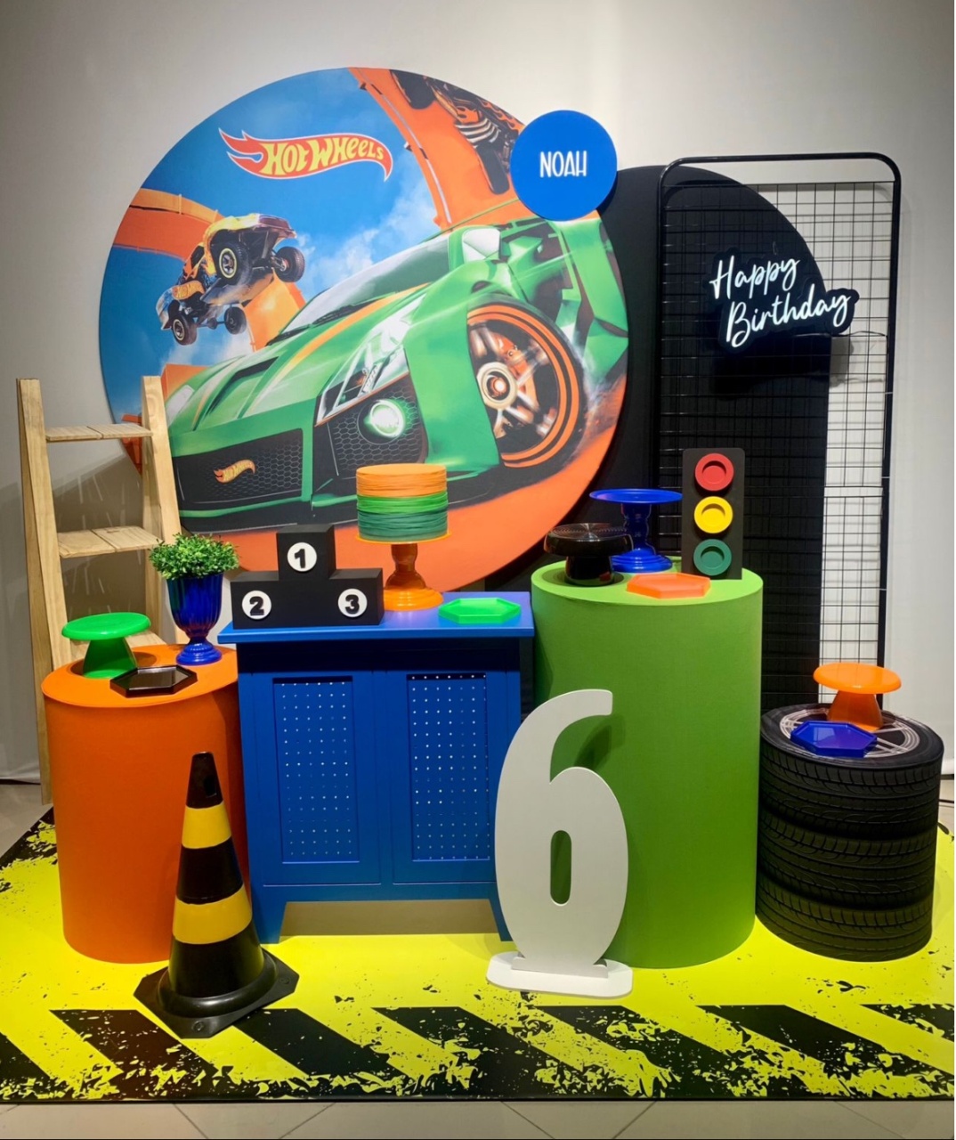 Kit Hot Wheels - Ouro - Bolando a Festa