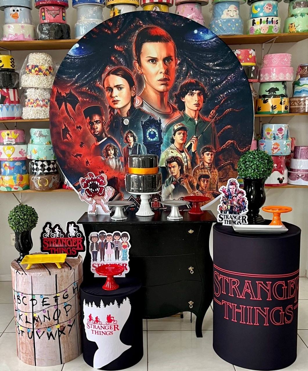 Stranger Things - Prime - Catálogo Tay pegue e monte