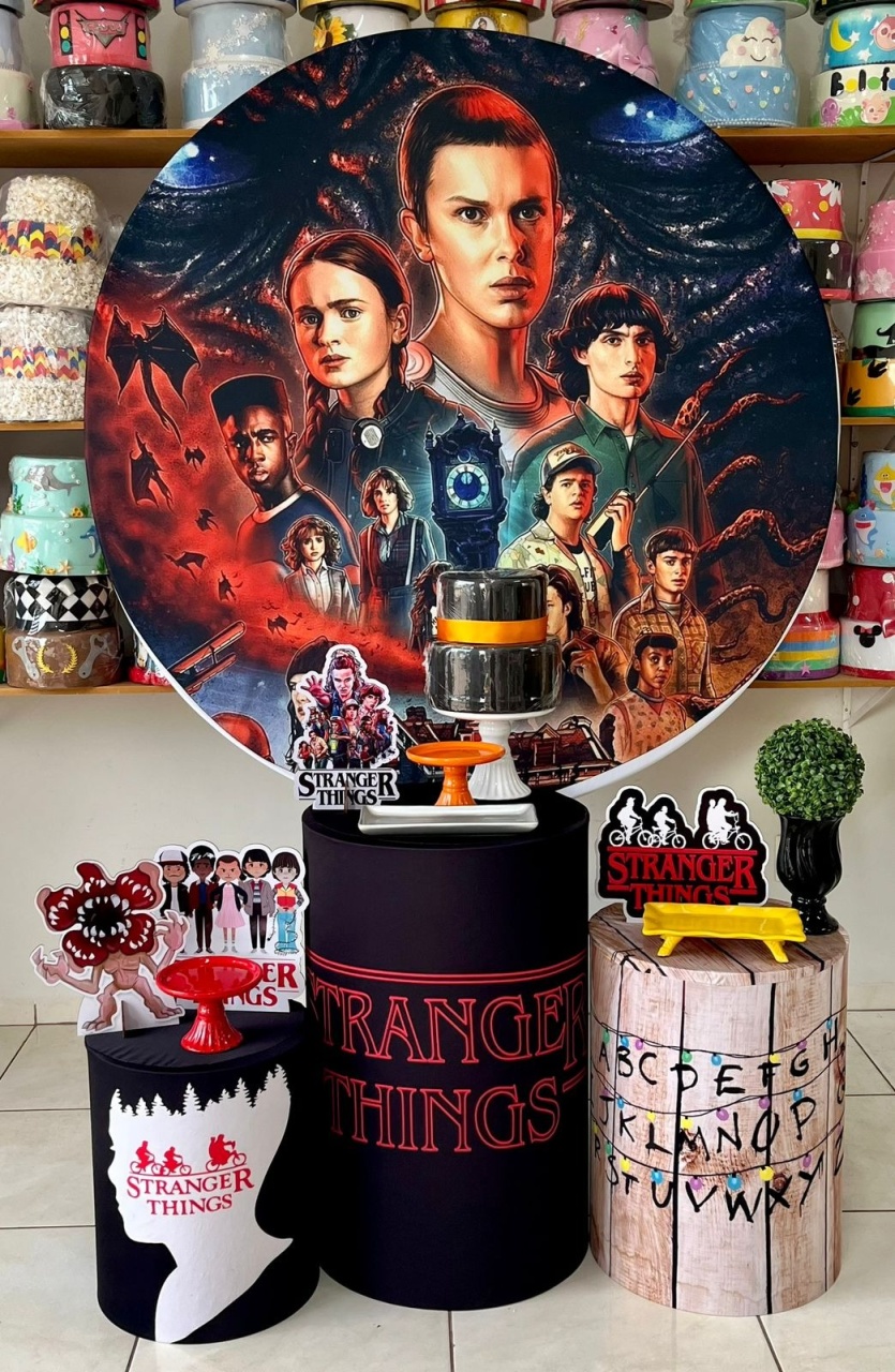 Stranger Things - Plus - Catálogo Tay pegue e monte