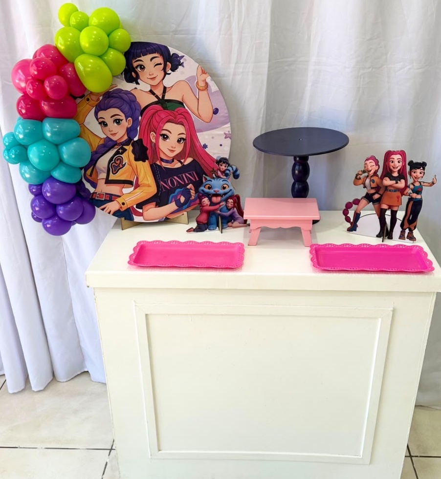 Kit Mesa Guerreiras Do K-Pop - Catálogo Tay pegue e monte