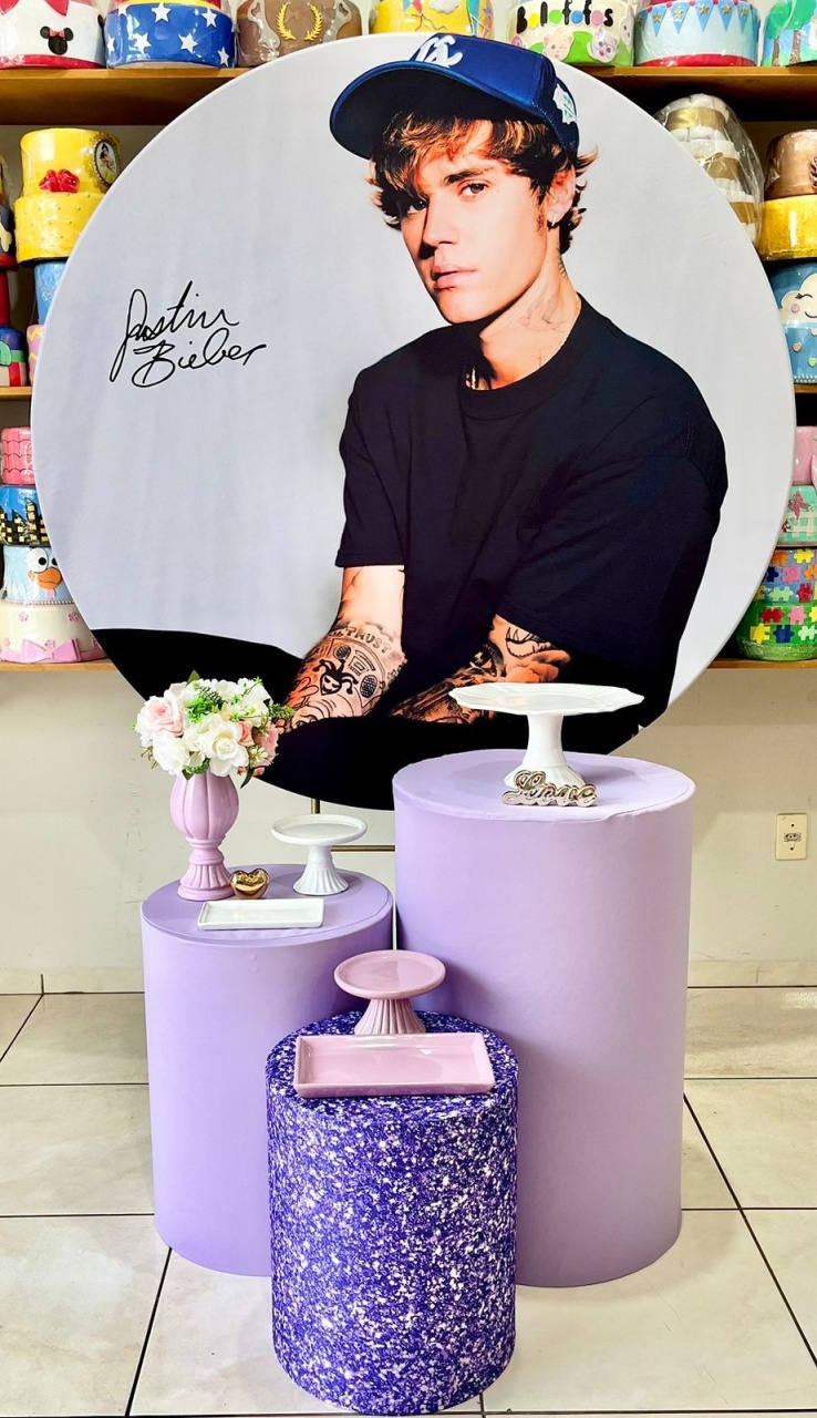 Justin Bieber - Capas Lilás  - Plus - Catálogo Tay pegue e monte