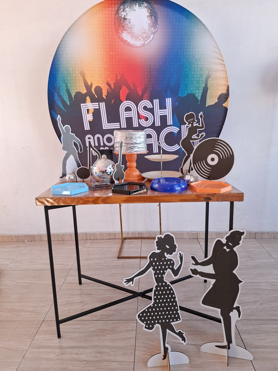 Festa Anos 60 Anos 70 Anos 80 Flash Back - Bella decor by Tamires