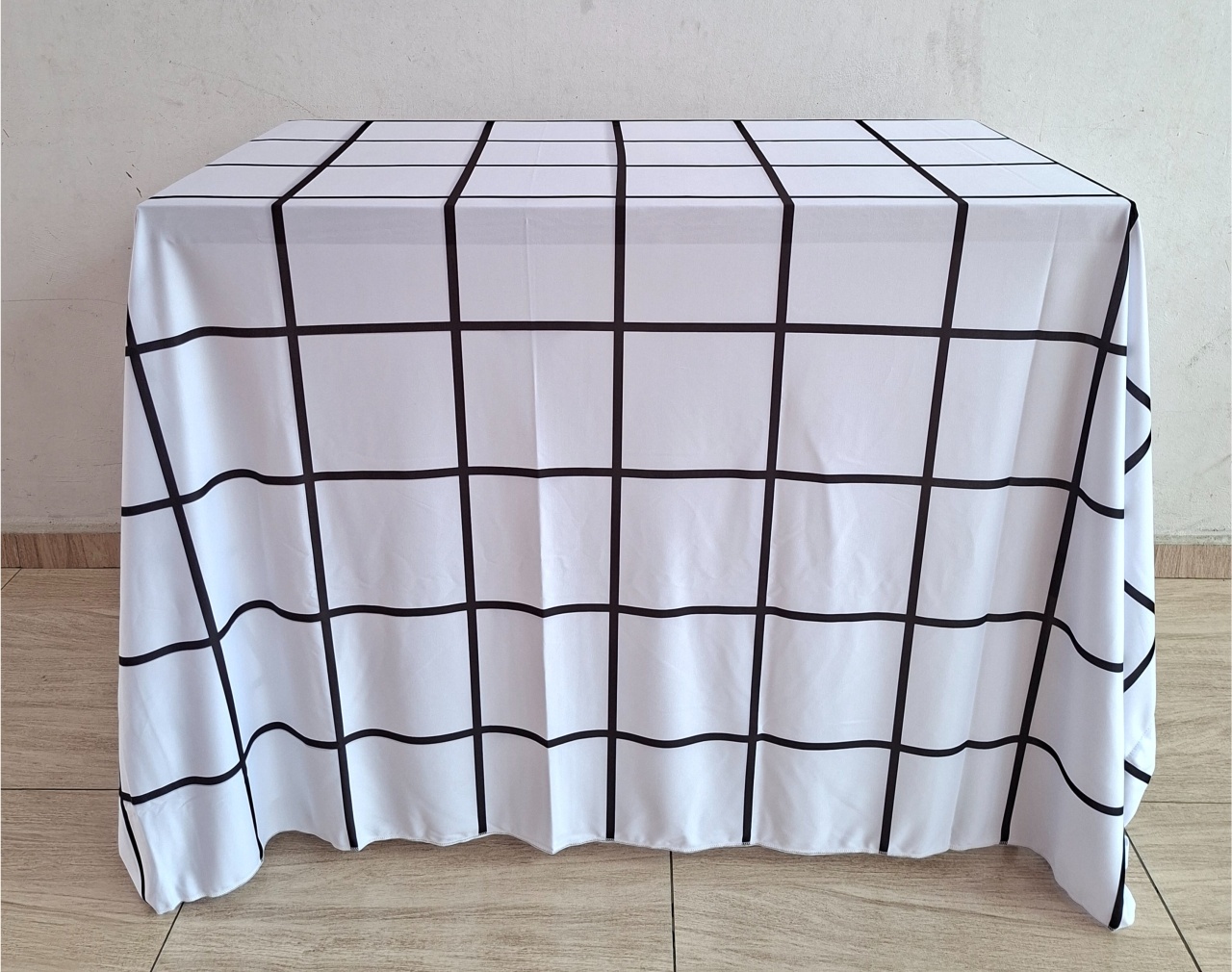 Toalha de Mesa Grid Preta E Branca G - Bella decor by Tamires
