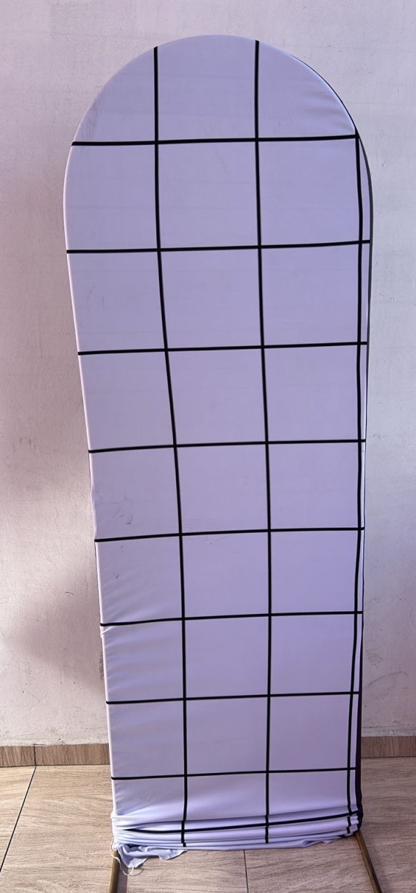 Capa Painel Romano Estampa Grid Preta E Branco M  - Bella decor by Tamires