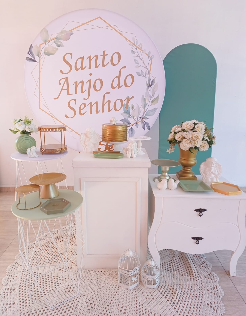 Batizado Santo Anjo Branco E Verde Jade  - Bella decor by Tamires
