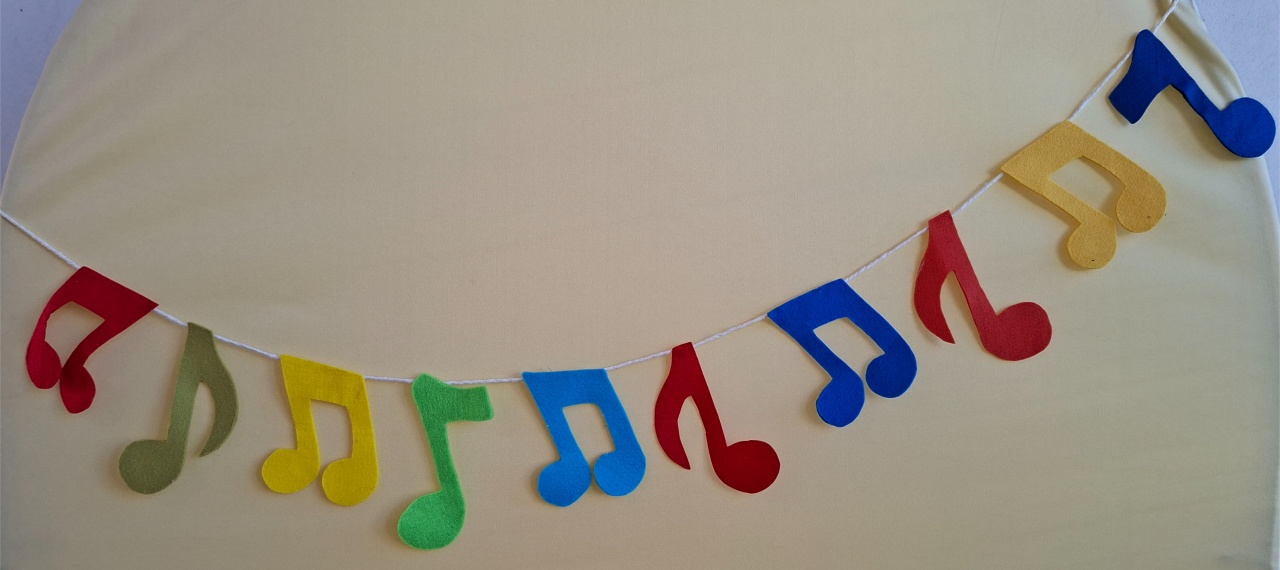 Bandeirola Notas Musicais Colorida - Bella decor by Tamires