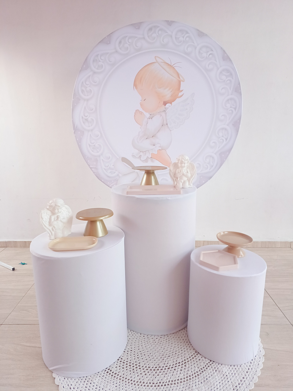 Batizado Branco Simples  - Bella decor by Tamires