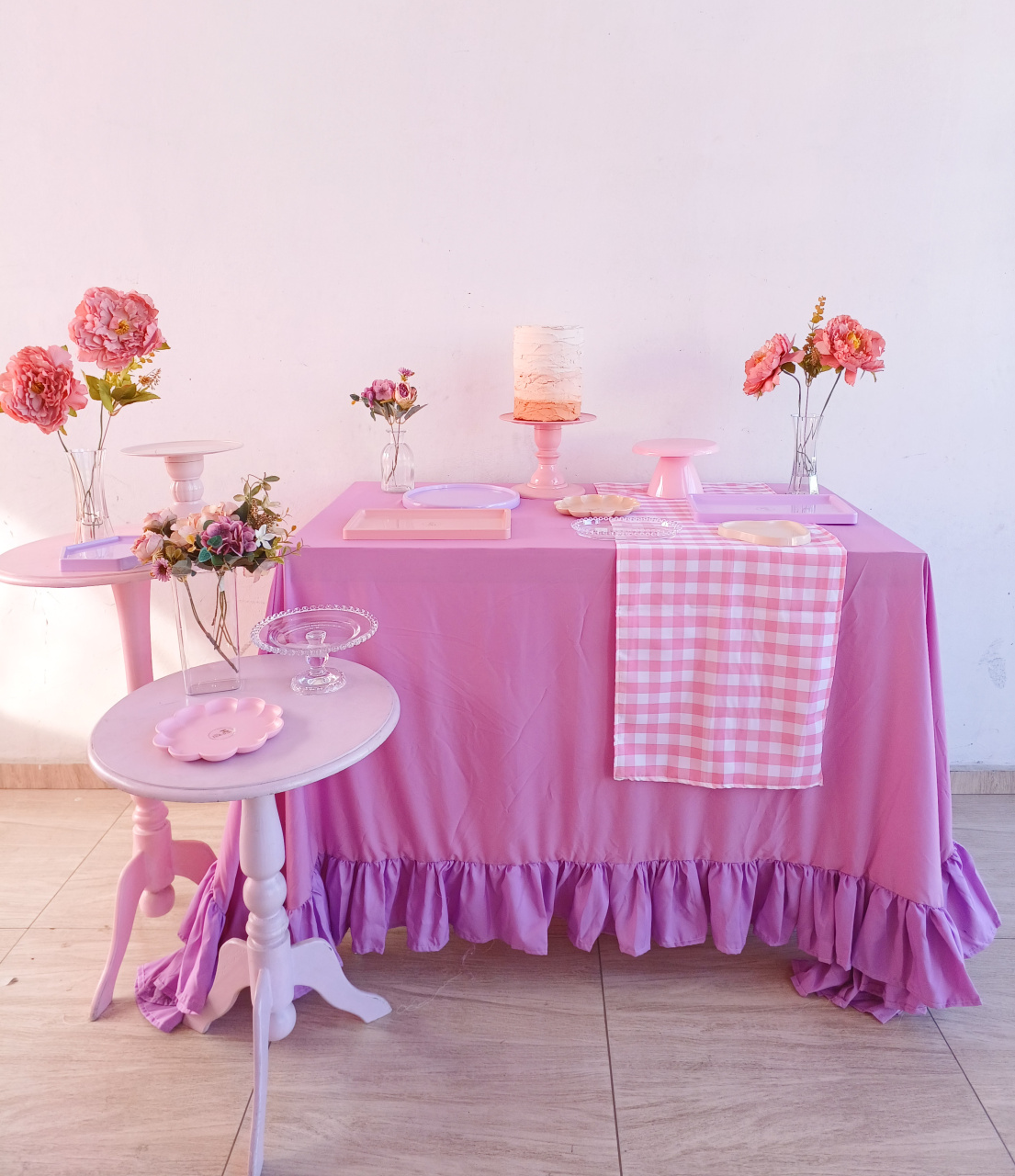 Mesa Festiva Neutra Afetiva Lilás E Rosa - Bella decor by Tamires