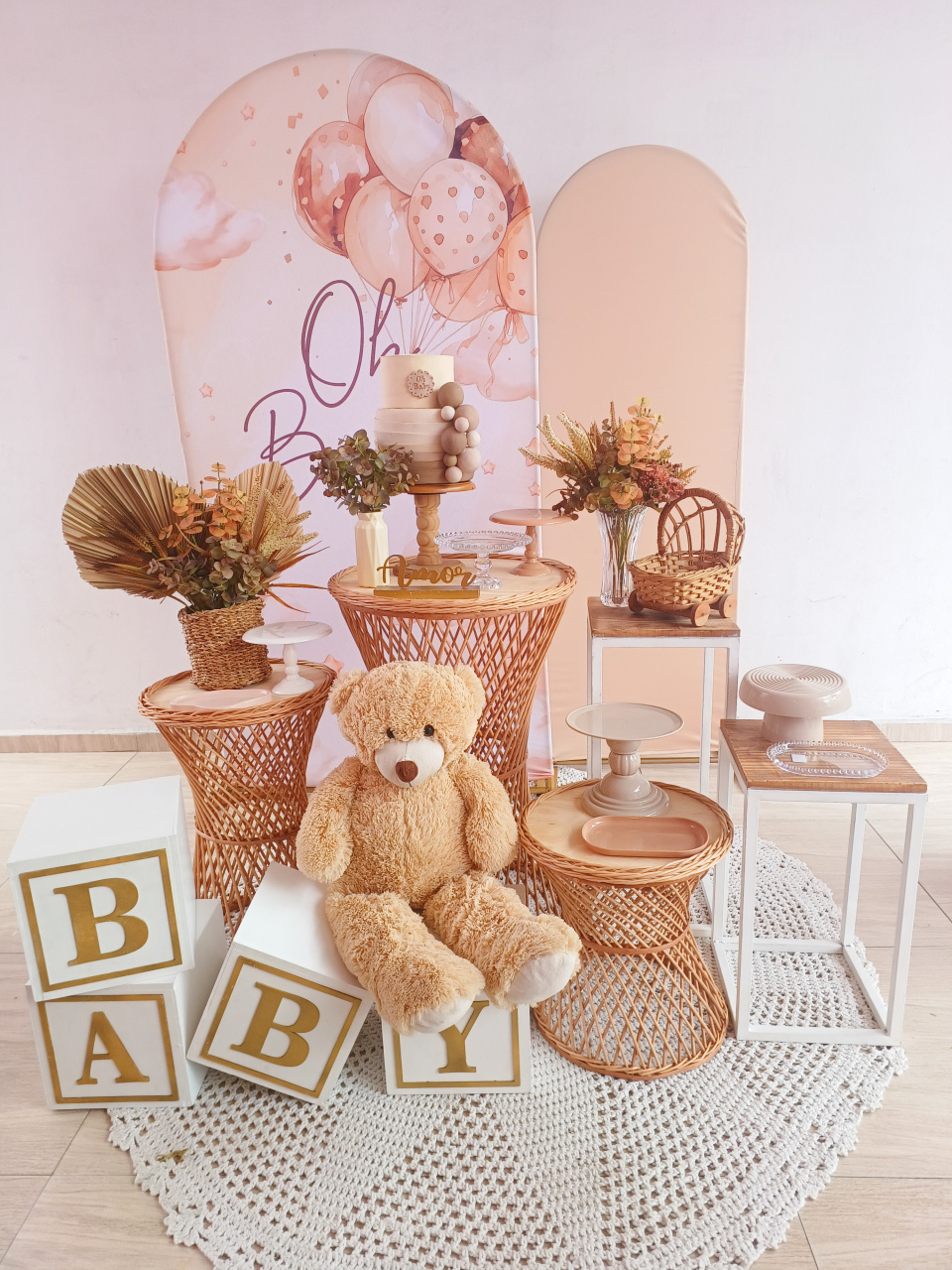 Cha Revelação Com Mesas Em Vime  - Bella decor by Tamires