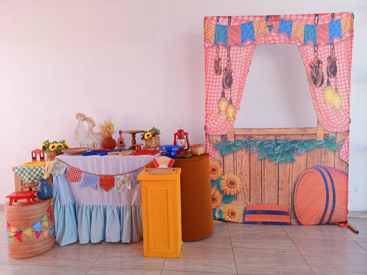 Mesa Afetiva Festa Junina + Painel Instagramável - Bella decor by Tamires
