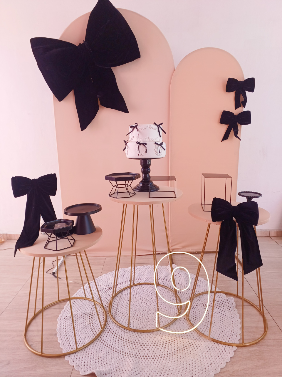 Kit Laços Bege E Preto - Bella decor by Tamires