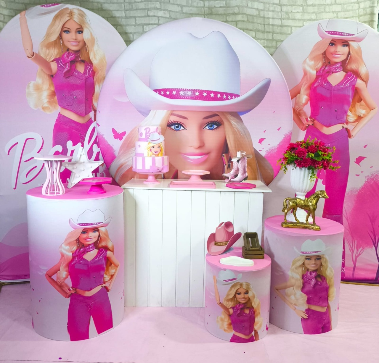 Barbie Boiadeira- Pegue E Monte Super Premium - LIS FESTAS E LOCAÇÕES