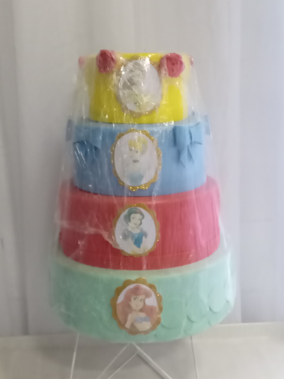 Bolo Cenográfico Princesas - LIS FESTAS E LOCAÇÕES