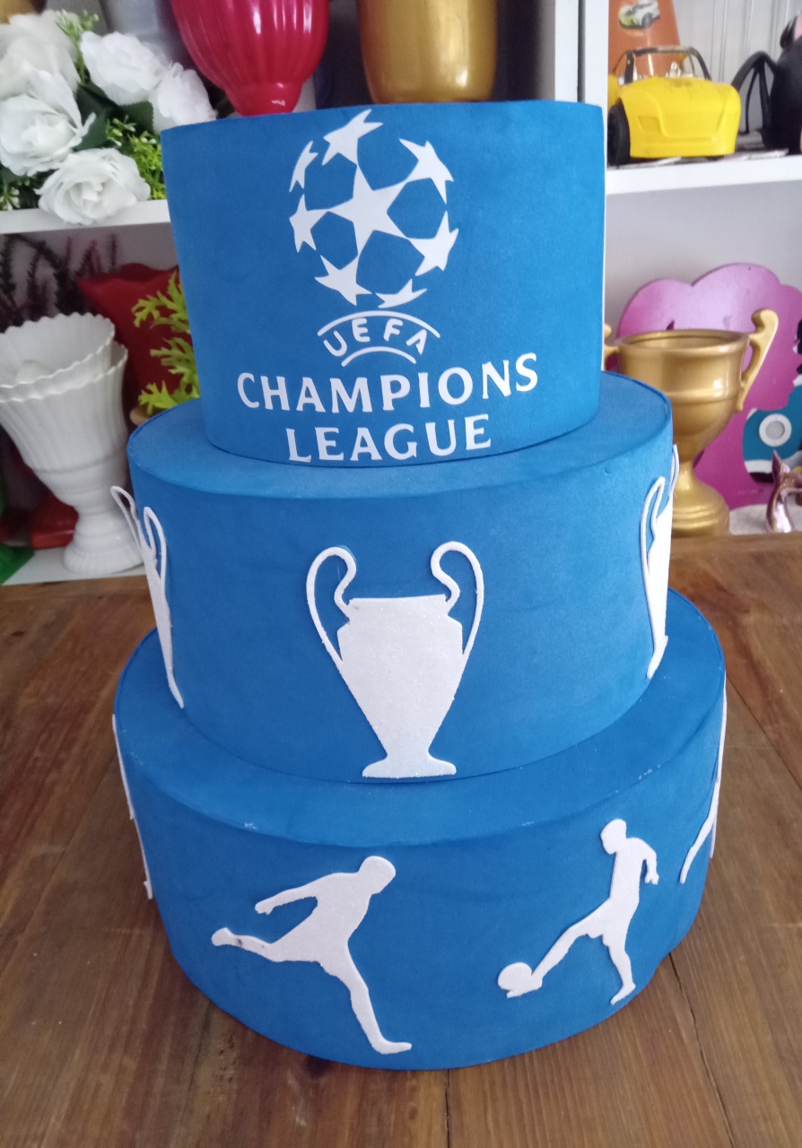 Bolo Cenografico Champions League - LIS FESTAS E LOCAÇÕES