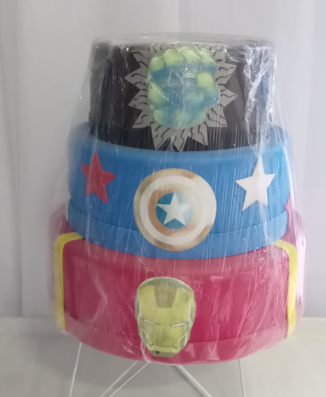 Bolo Cenográfico Vingadores 2 - LIS FESTAS E LOCAÇÕES
