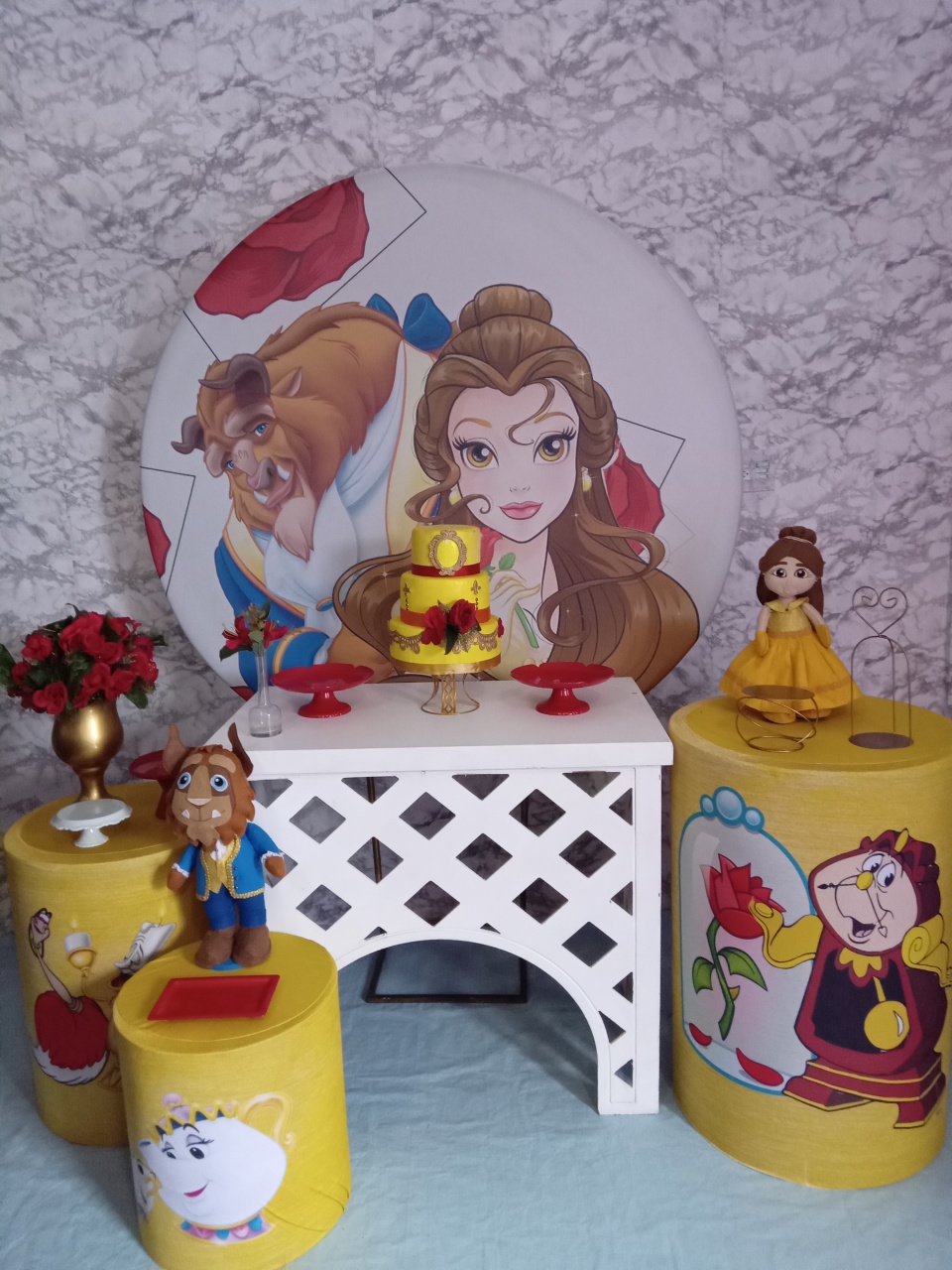 Bela E A Fera Vermelha- Pegue E Monte Plus - LIS FESTAS E LOCAÇÕES