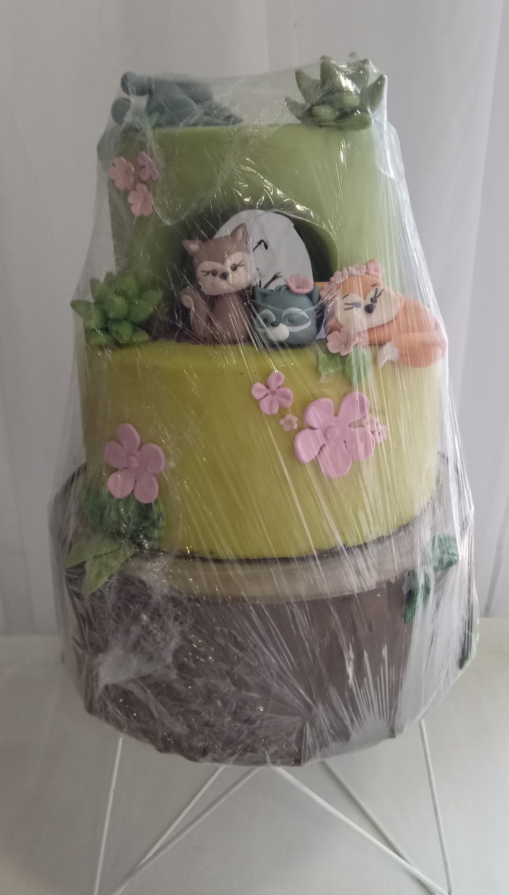 Bolo Cenográfico Bosque Menina - LIS FESTAS E LOCAÇÕES
