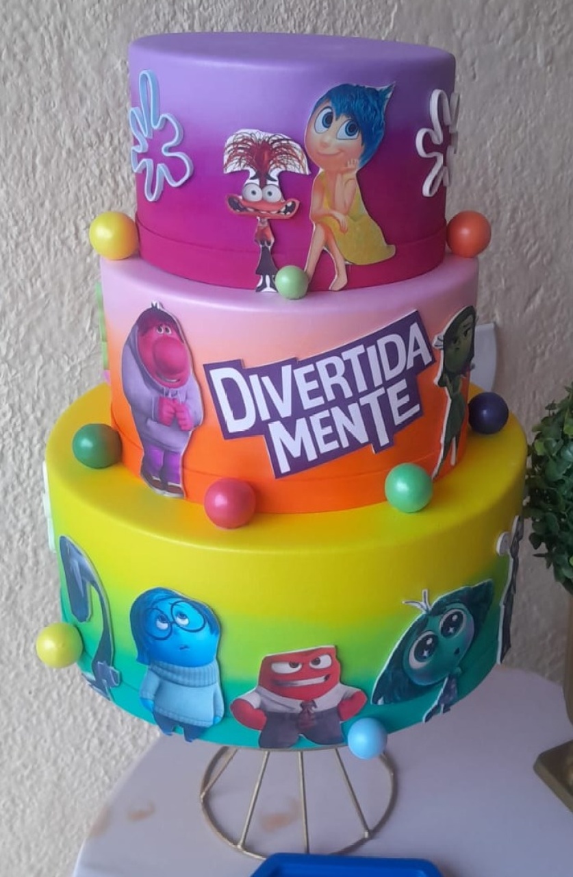 Bolo Cenográfico Divertidamente - LIS FESTAS E LOCAÇÕES