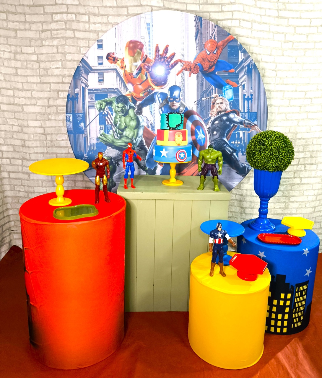 Vingadores- Pegue E Monte Plus - LIS FESTAS E LOCAÇÕES
