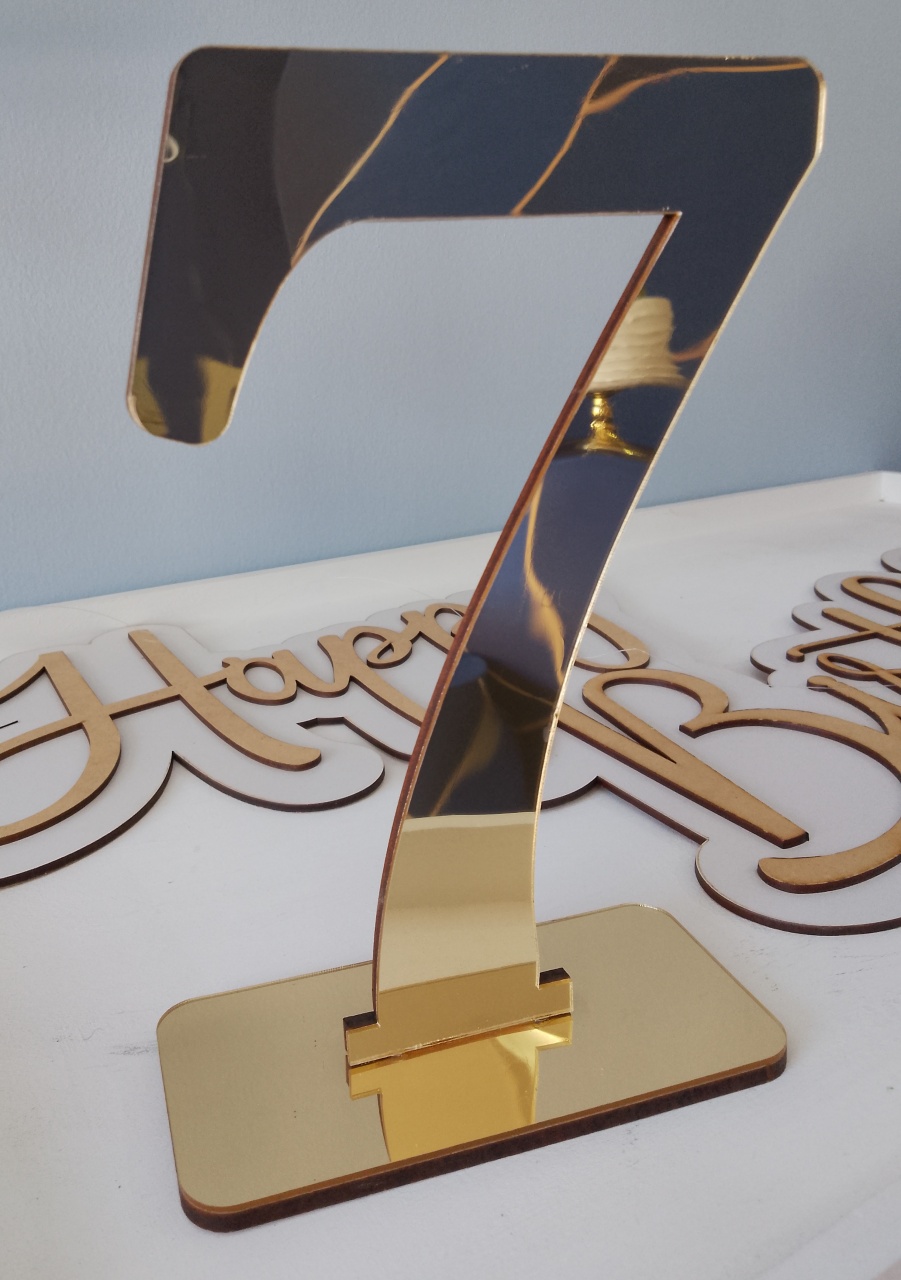 Número 7 Acrílico Dourado  - Arte e Cia Festas