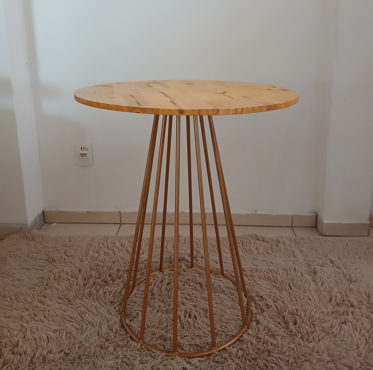 Mesa Cone Dourado G  - adolettalocacoes