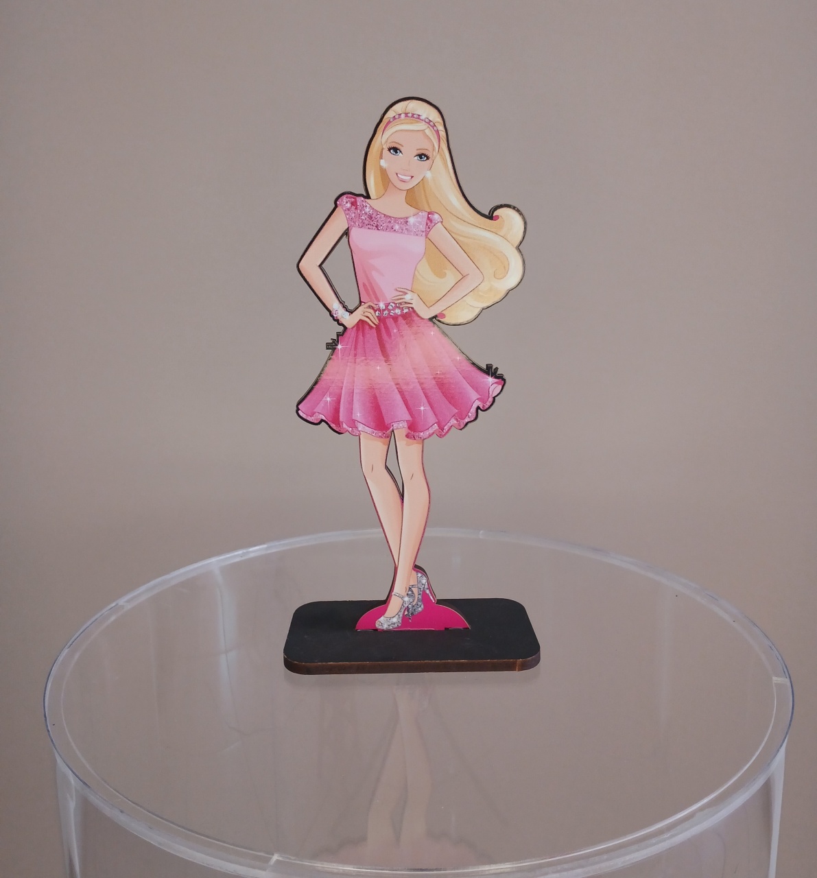 Enfeite de Mesa - Barbie - Mdf  - adolettalocacoes