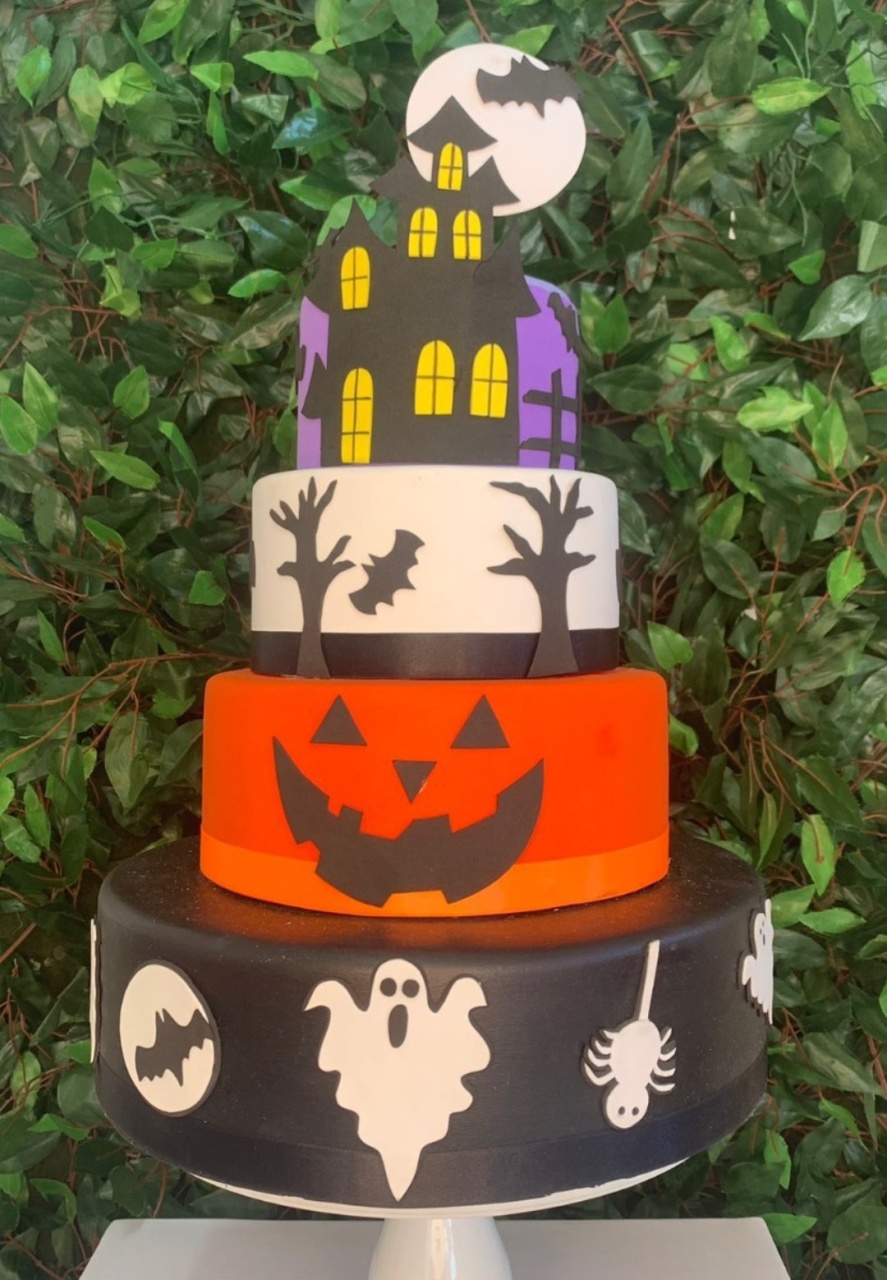 Bolo Cenográfico Halloween - adolettalocacoes