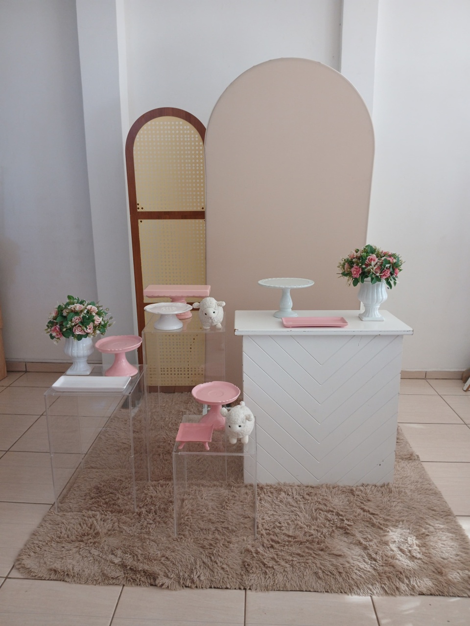 Chá de Bebê Branco E Rosa  - adolettalocacoes