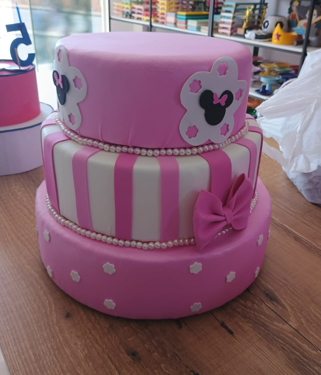 Bolo Cenográfico Minnie Rosa  - adolettalocacoes