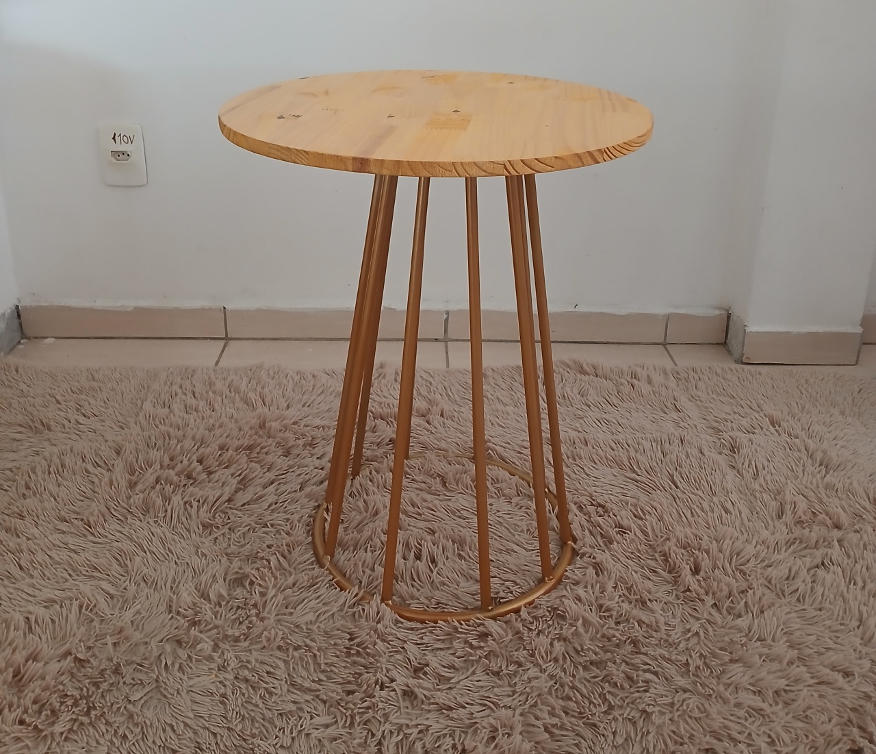 Mesa Cone Dourada P - adolettalocacoes