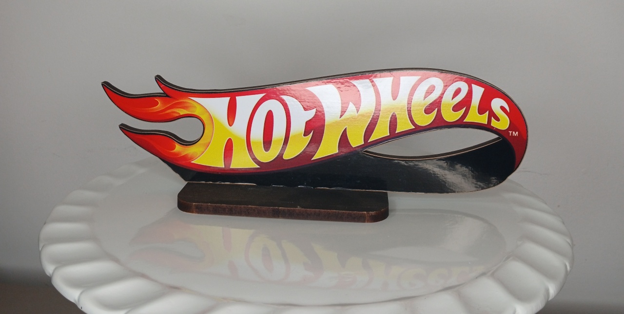Enfeite de Mesa - Hot Whells - Mdf  - adolettalocacoes